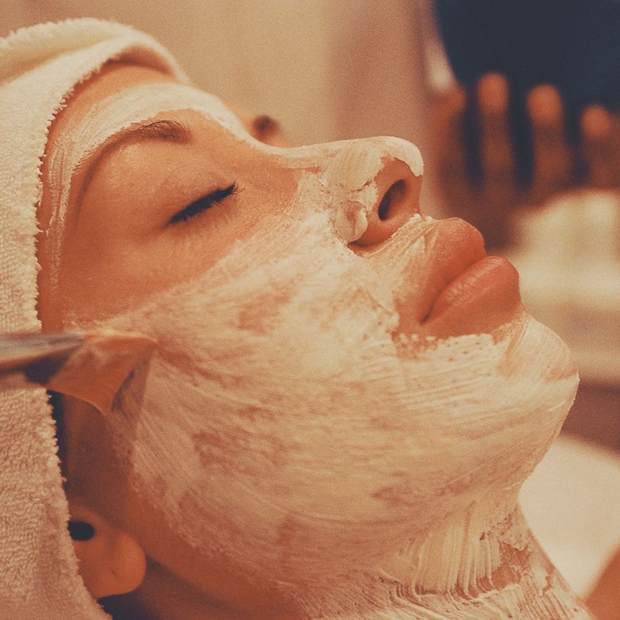 A beautician at work in an Indian beauty parlour